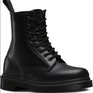 Dr. Martens 1460 Mono Smooth Black Leather Lace-up Boots Mens 7/Women’s 8 NIB